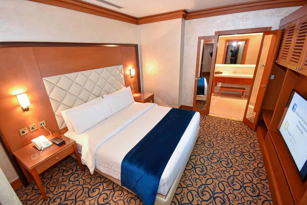 Thousand Nights Hotel Amán Exterior foto A bedroom in the hotel