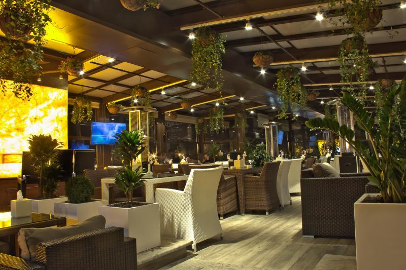 Thousand Nights Hotel Amán Exterior foto The interior of a restaurant in the city of Riyadh, Saudi Arabia