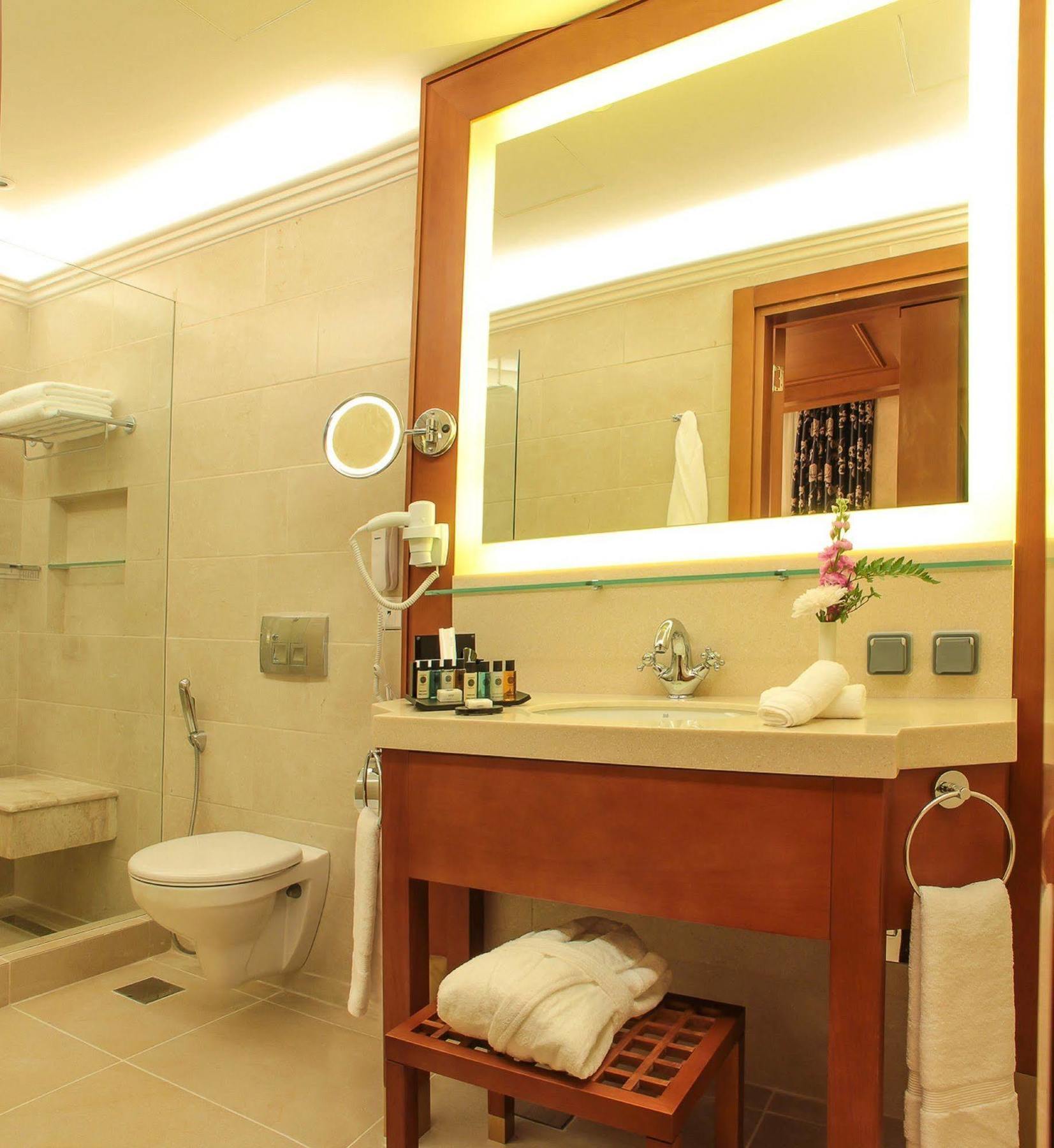 Thousand Nights Hotel Amán Exterior foto Bathroom