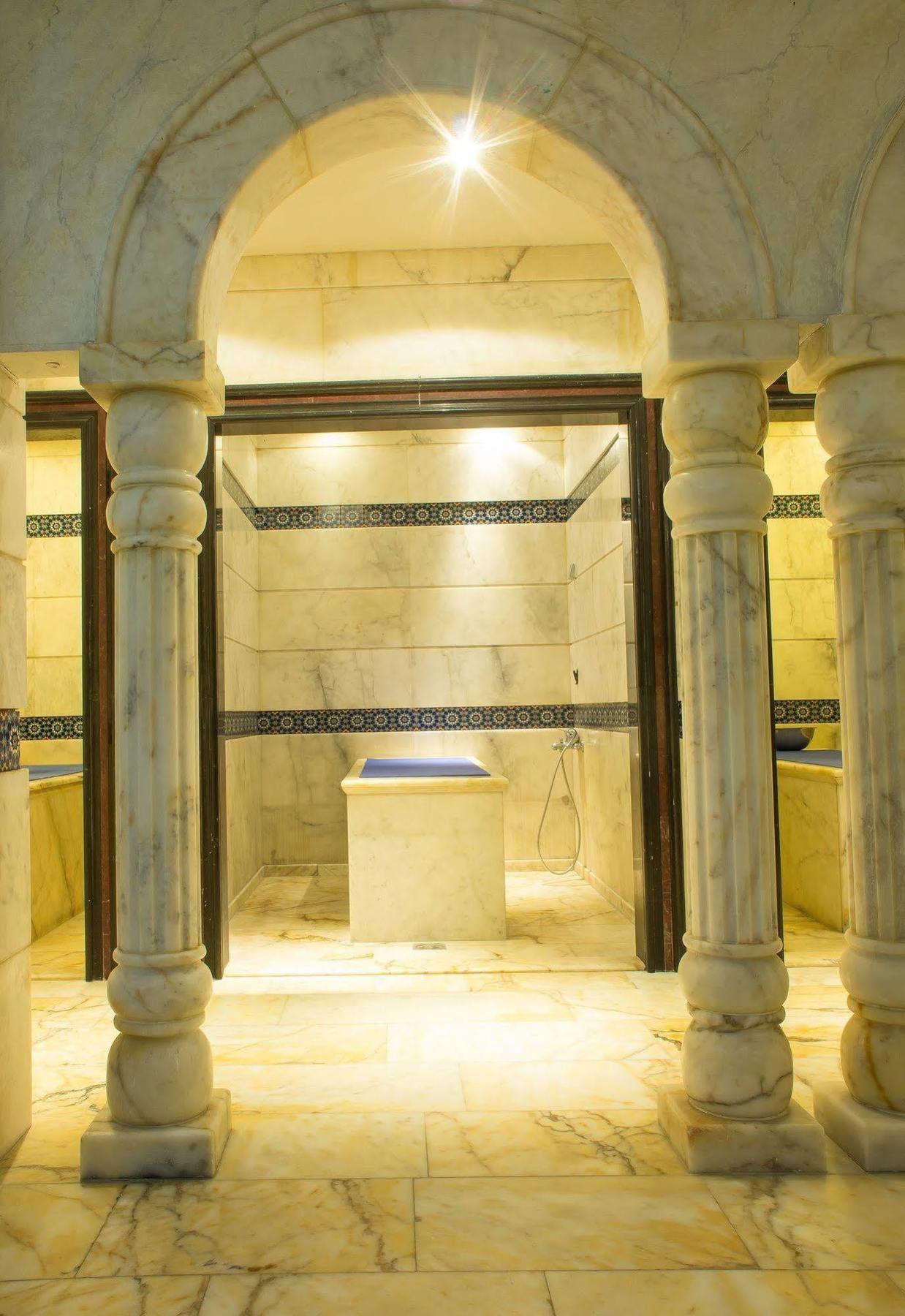 Thousand Nights Hotel Amán Exterior foto A hammam in the Four Seasons Hotel, Amman, Jordan