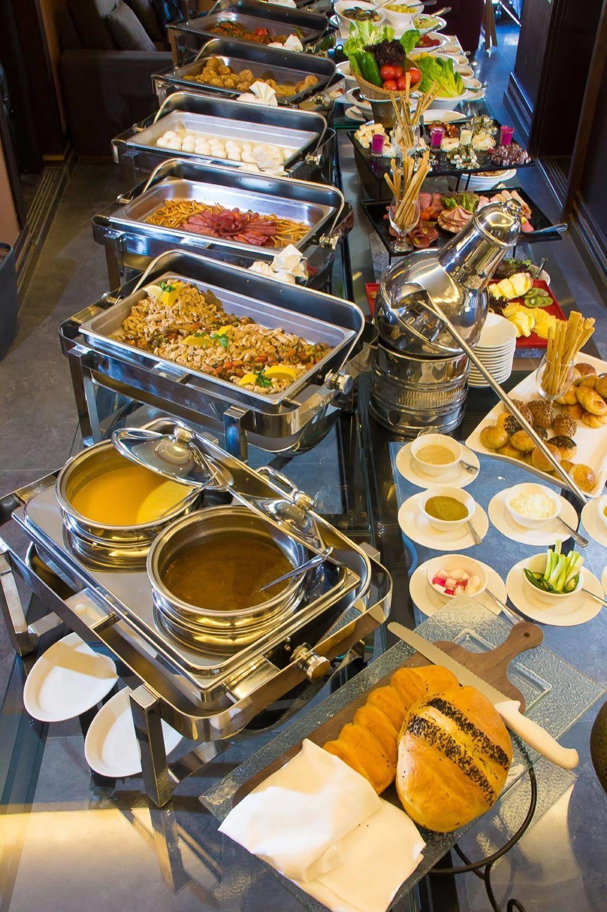 Thousand Nights Hotel Amán Exterior foto A chafing dish